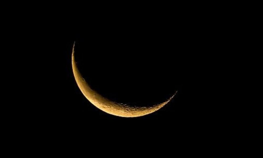 Waning crescent moon phase symbolizing closure, renewal, and preparing for new beginnings