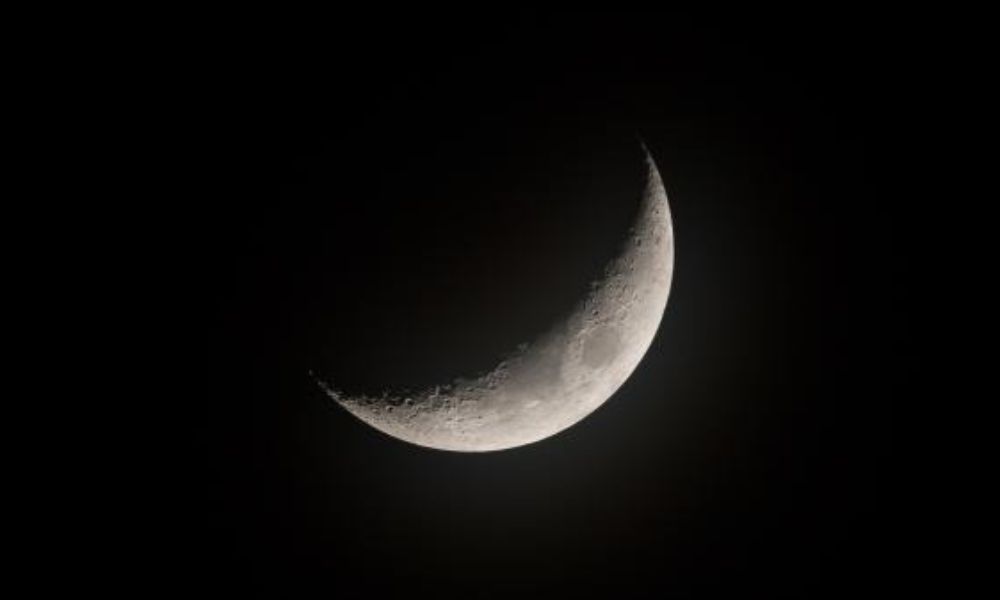 Waxing crescent moon phase symbolizing growth, creativity, and new opportunities